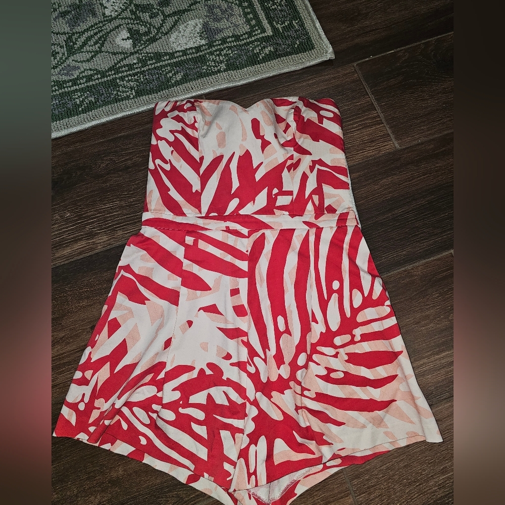 PARKER SHORTS ROMPER CUT OUT BACK SZ LARGE